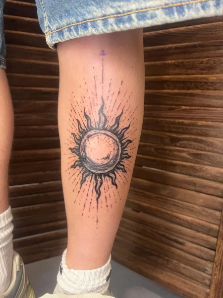 Tatouage Soleil style médiéval